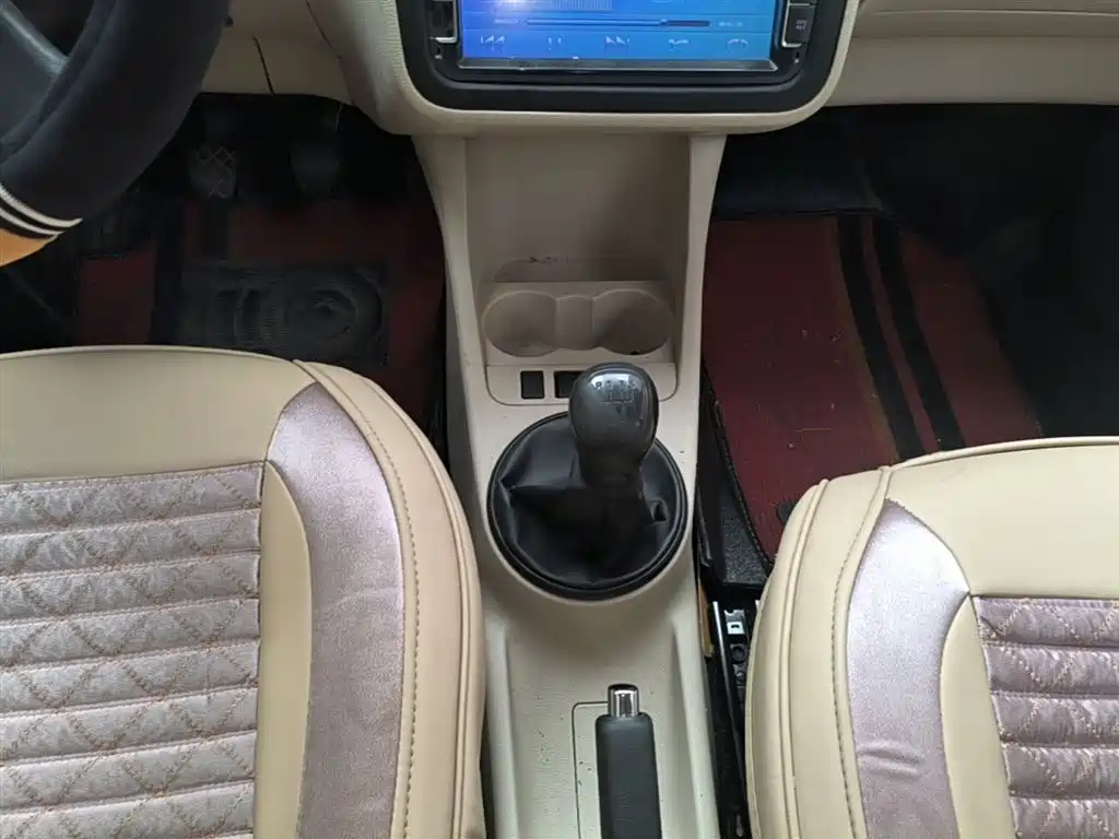 Skoda Fabia 2015 — фото 14