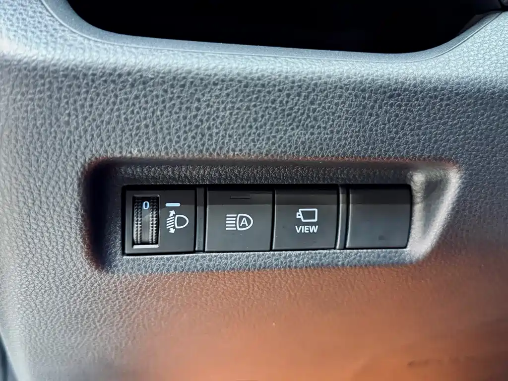 Toyota RAV4 2022 — фото 12