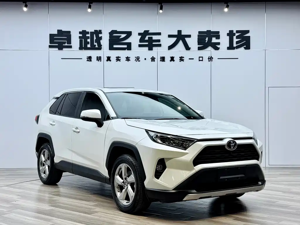 Toyota RAV4 2022 — фото 3