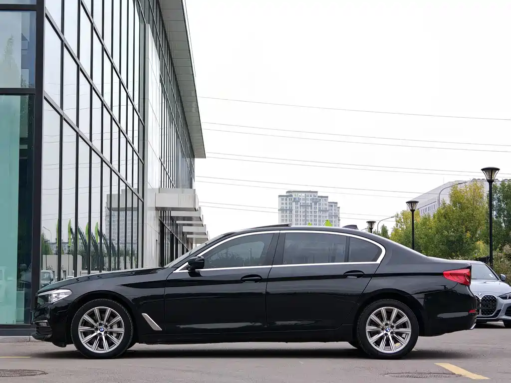 BMW 5 Series 2017 — фото 4