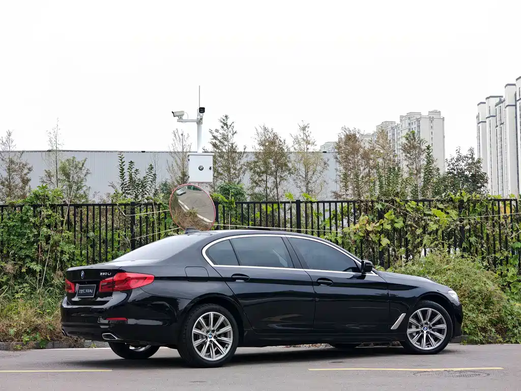 BMW 5 Series 2017 — фото 5