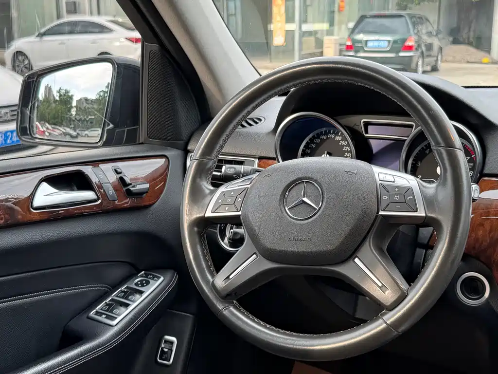 Mercedes-Benz M-Class 2013 — фото 21
