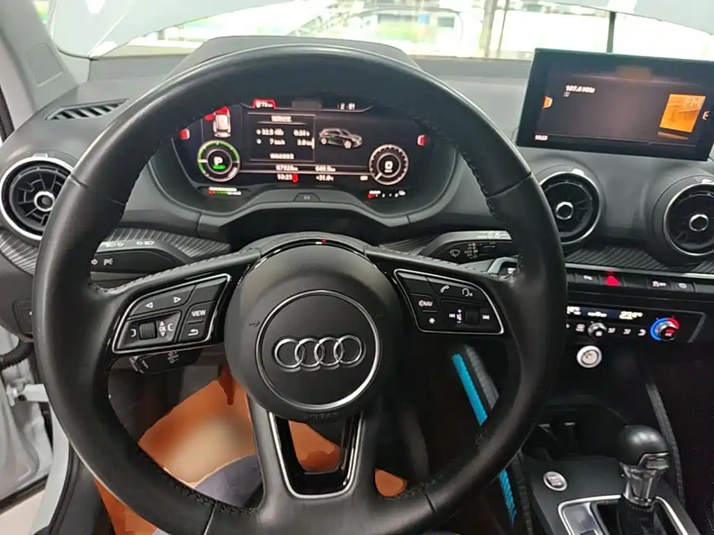 Audi Q2L E-Tron 2021 — фото 11