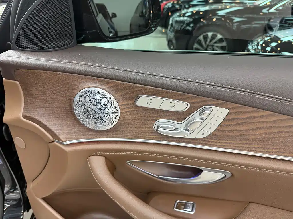 Mercedes-Benz E-Class 2020 — фото 19