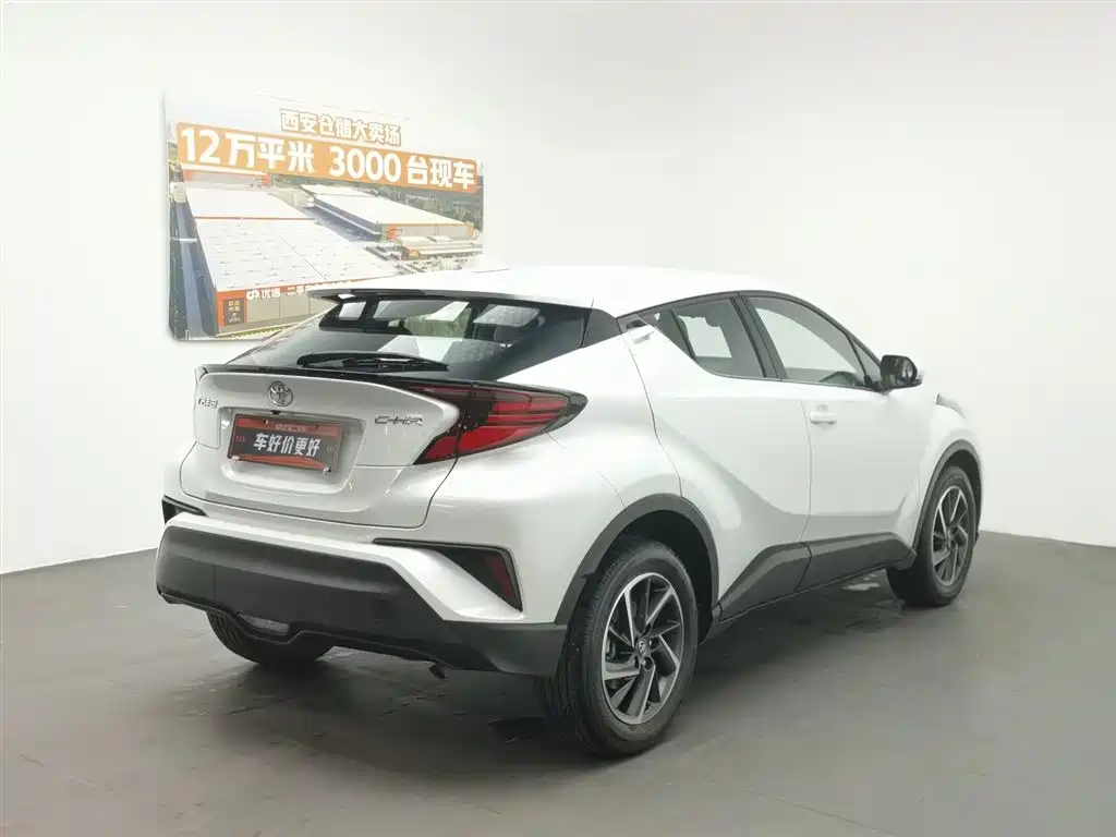 Toyota C-HR 2023 — фото 2