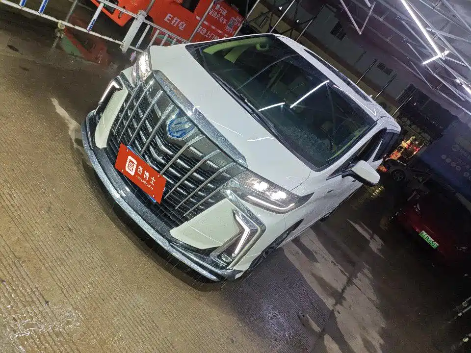 Toyota Alphard 2022 — фото 1