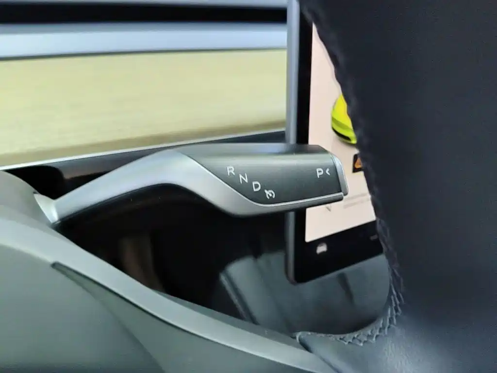 Tesla Model Y 2023 — фото 14