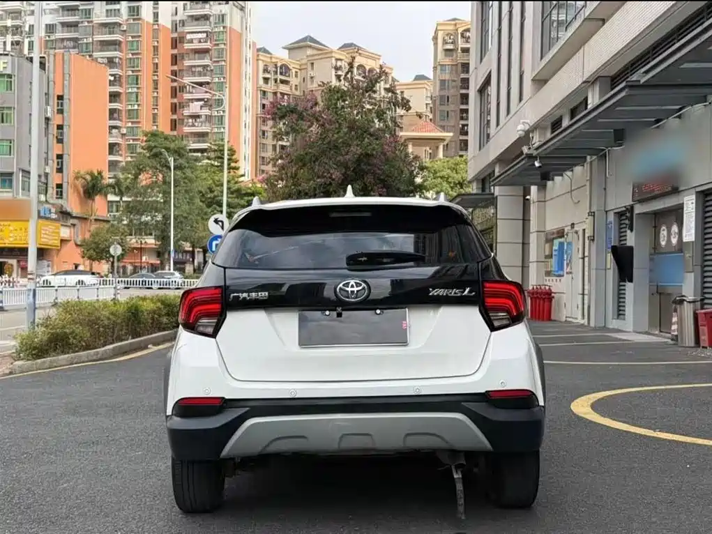 Toyota Yaris L 2021 — фото 12