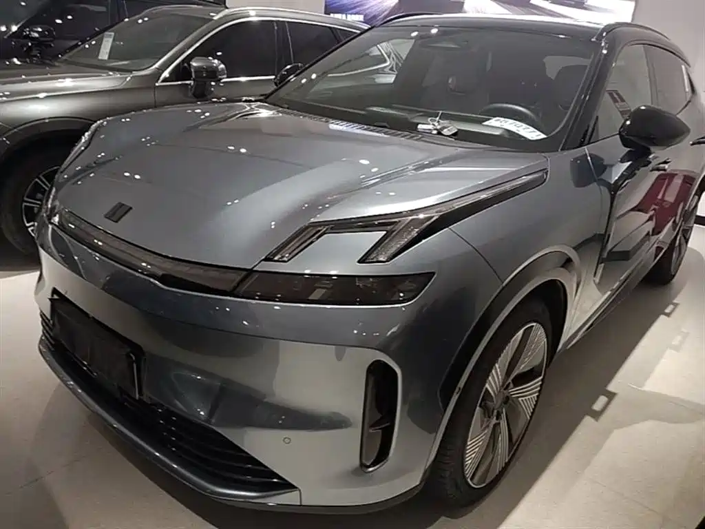 Lynk & Co 08 EM-P 2024