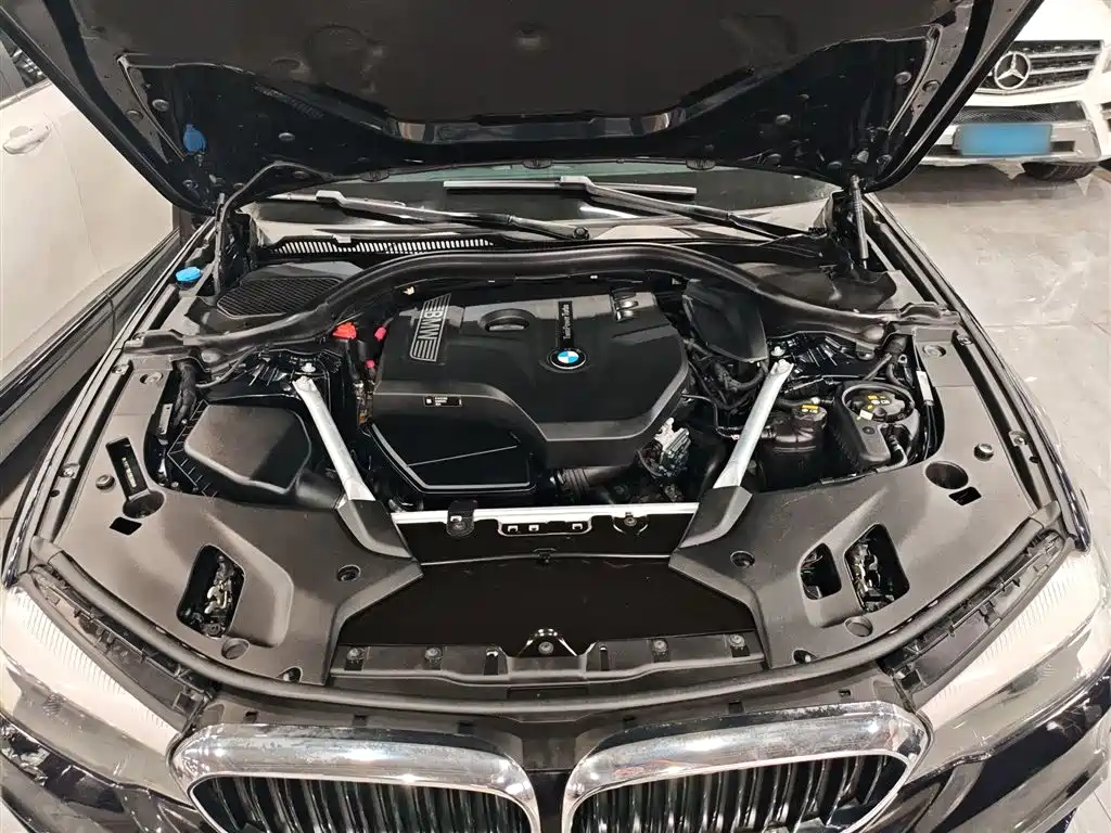 BMW 5 Series 2018 — фото 14