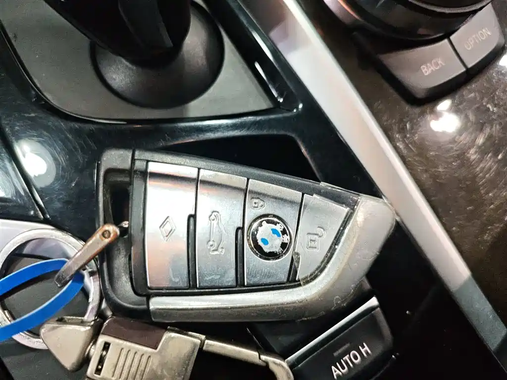 BMW 5 Series 2018 — фото 15