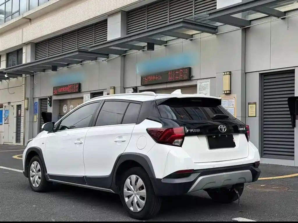 Toyota Yaris L 2021 — фото 10