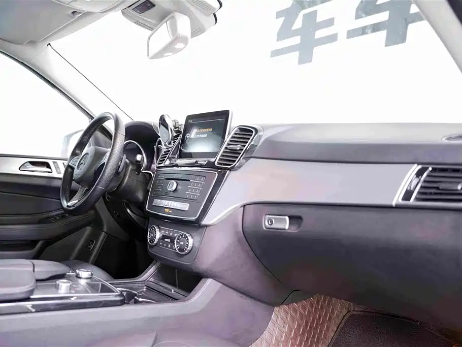 Mercedes-Benz GLE 2016 — фото 16