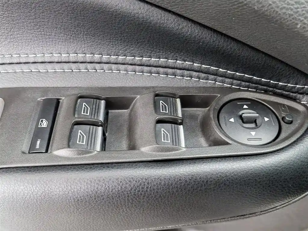 Ford Kuga 2016 — фото 9