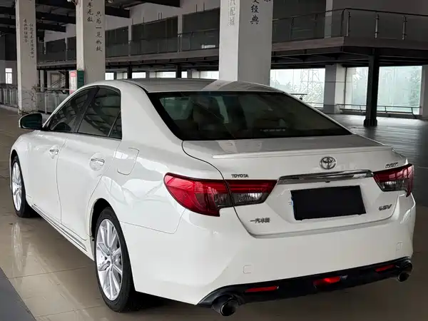 Toyota Reiz 2013