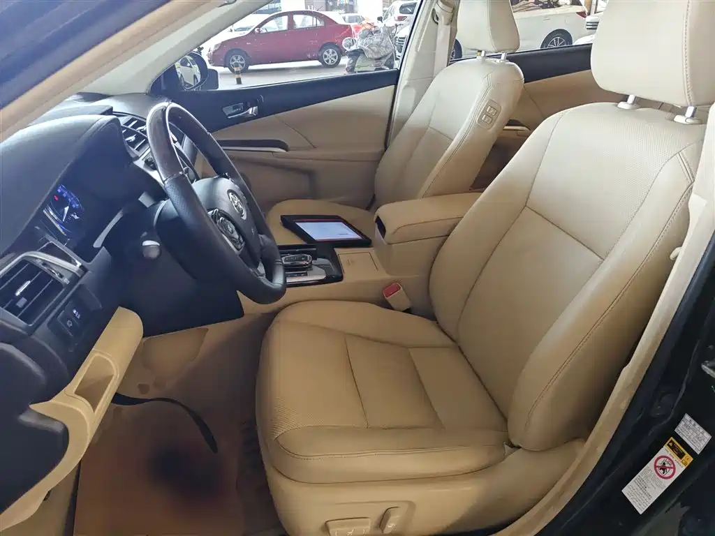 Toyota Camry 2016 — фото 11