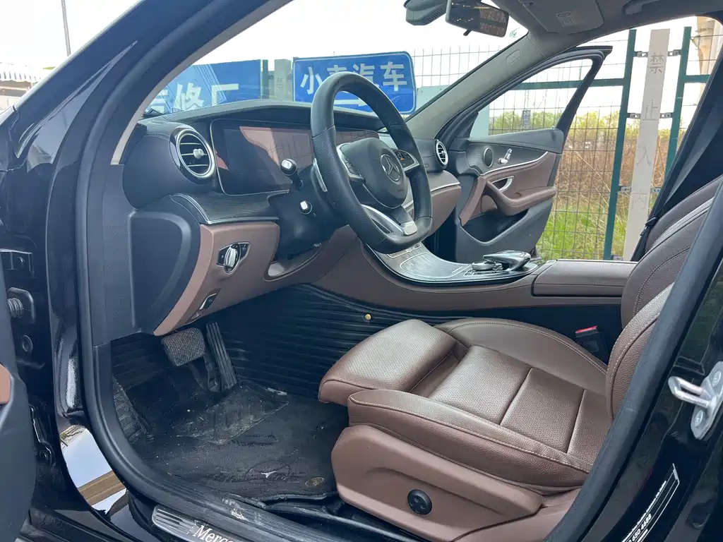 Mercedes-Benz E-Class 2018 — фото 12