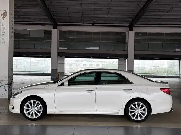 Toyota Reiz 2013