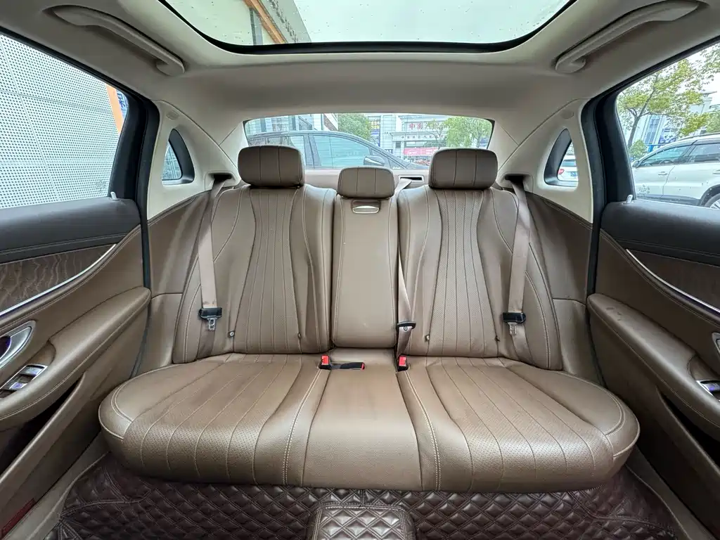 Mercedes-Benz E-Class 2023 — фото 15