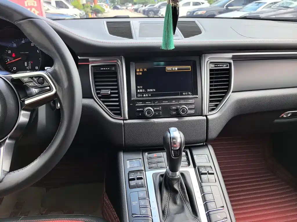 Porsche Macan 2015 — фото 14