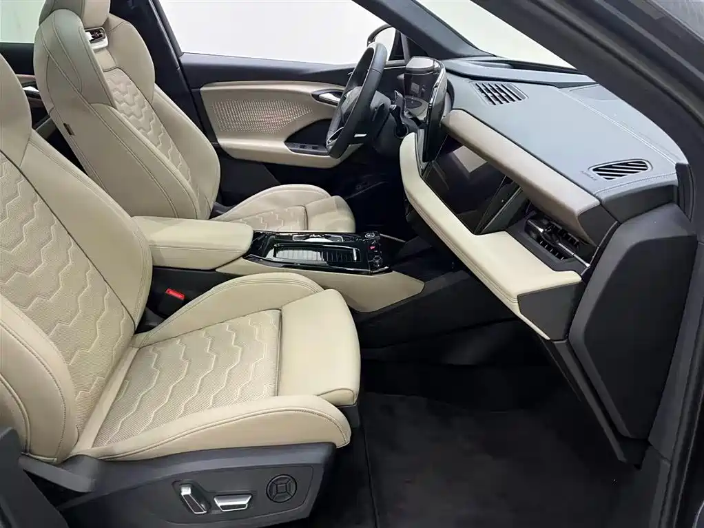 Audi Q6L e-tron 2025 — фото 12