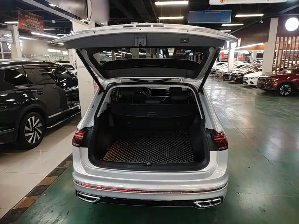 Volkswagen Tiguan L 2023 — фото 19