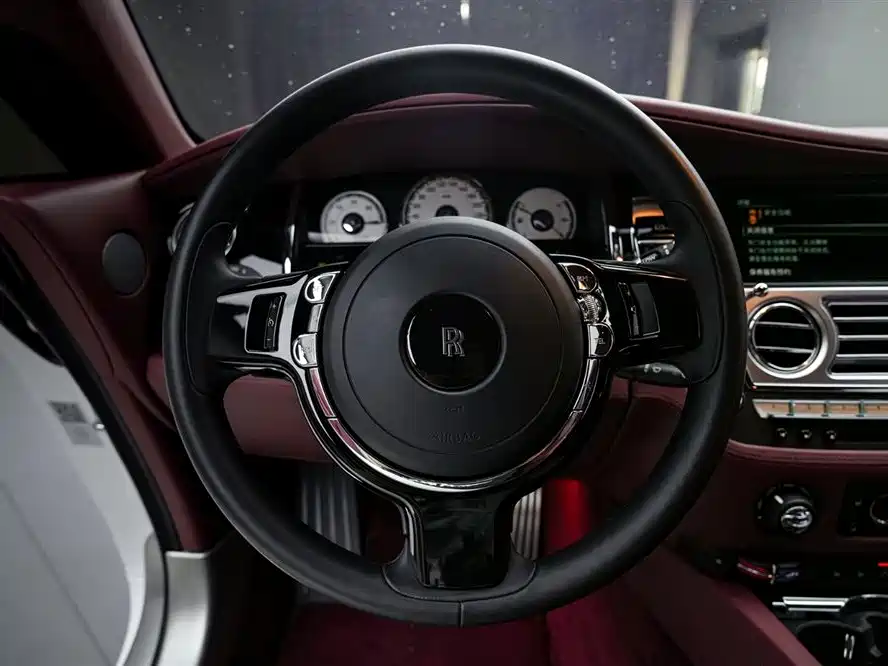 Rolls-Royce Wraith 2018 — фото 15