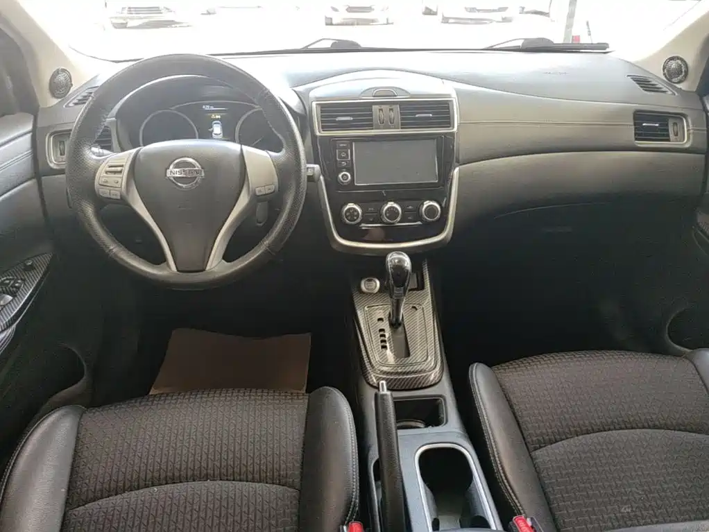 Nissan Tiida 2018 — фото 10