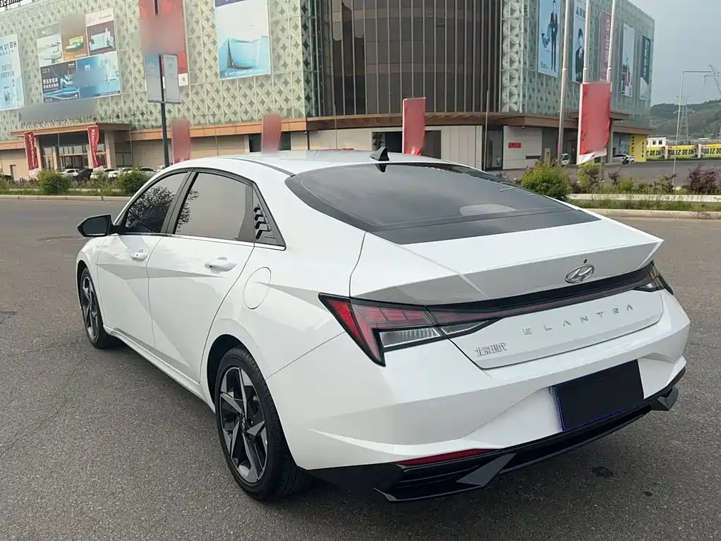 Hyundai Elantra 2021 — фото 17