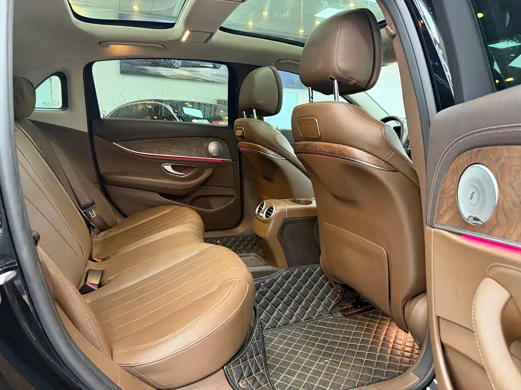 Mercedes-Benz E-Class 2018 — фото 12