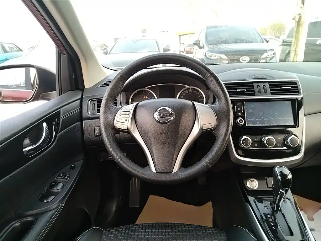 Nissan Tiida 2017 — фото 7