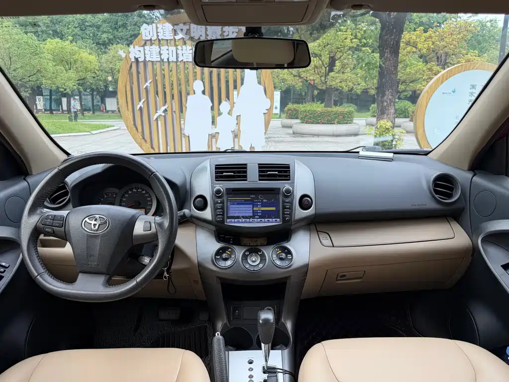 Toyota RAV4 2013 — фото 10