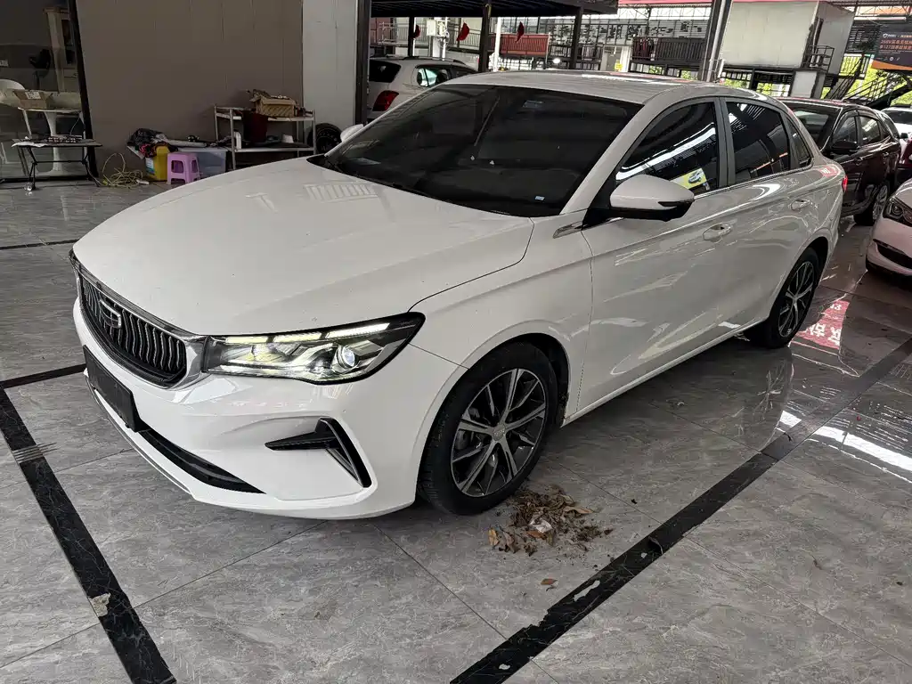 Geely Emgrand 2022