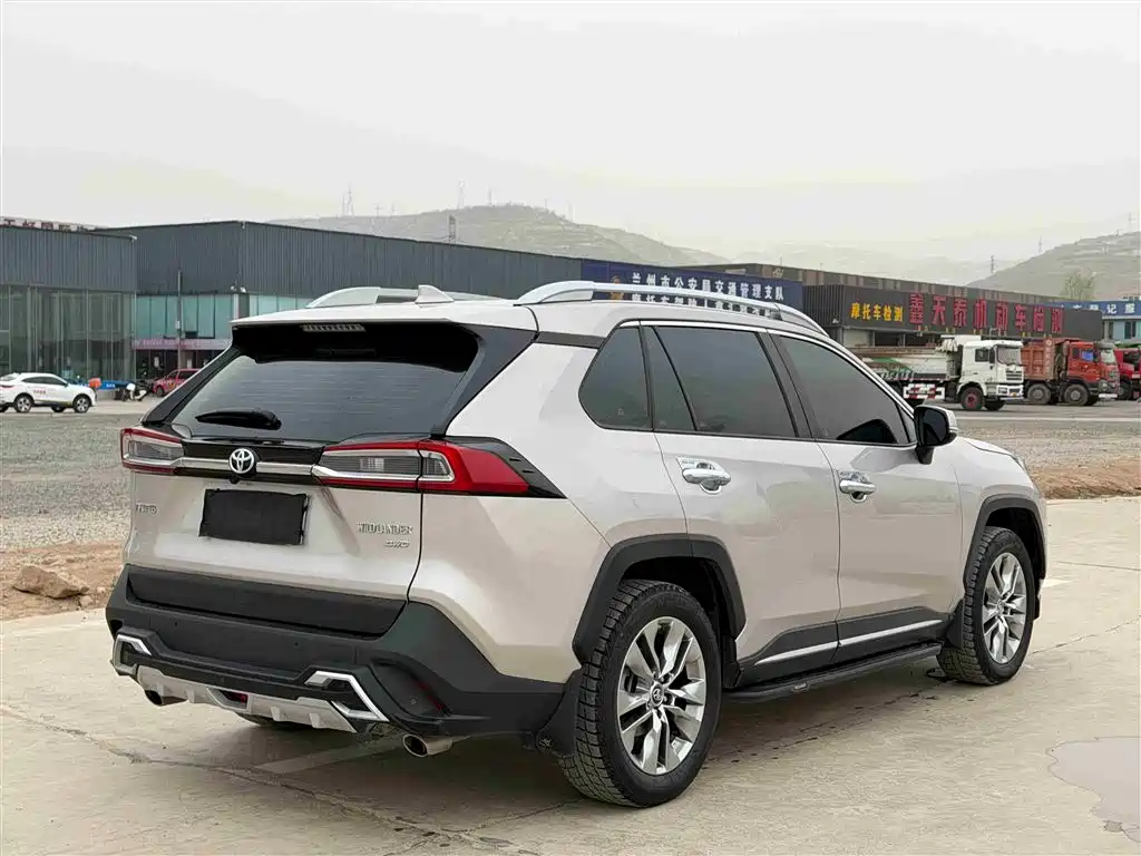 Toyota Wildlander 2022 — фото 4