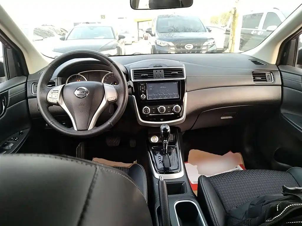 Nissan Tiida 2017 — фото 6