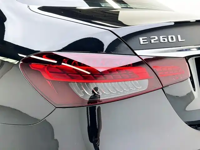 Mercedes-Benz E-Class 2021 — фото 16