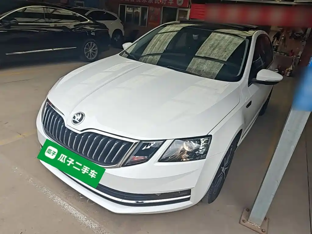Skoda Octavia 2021 — фото 1