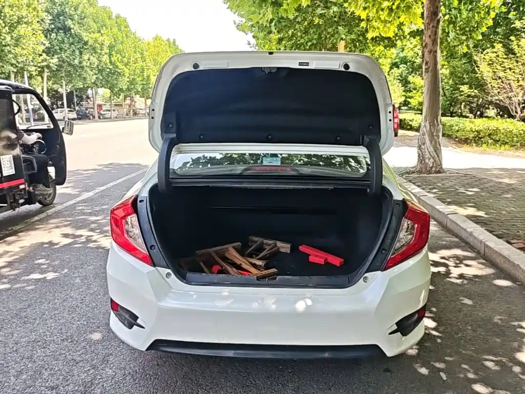 Honda Civic 2018 — фото 19