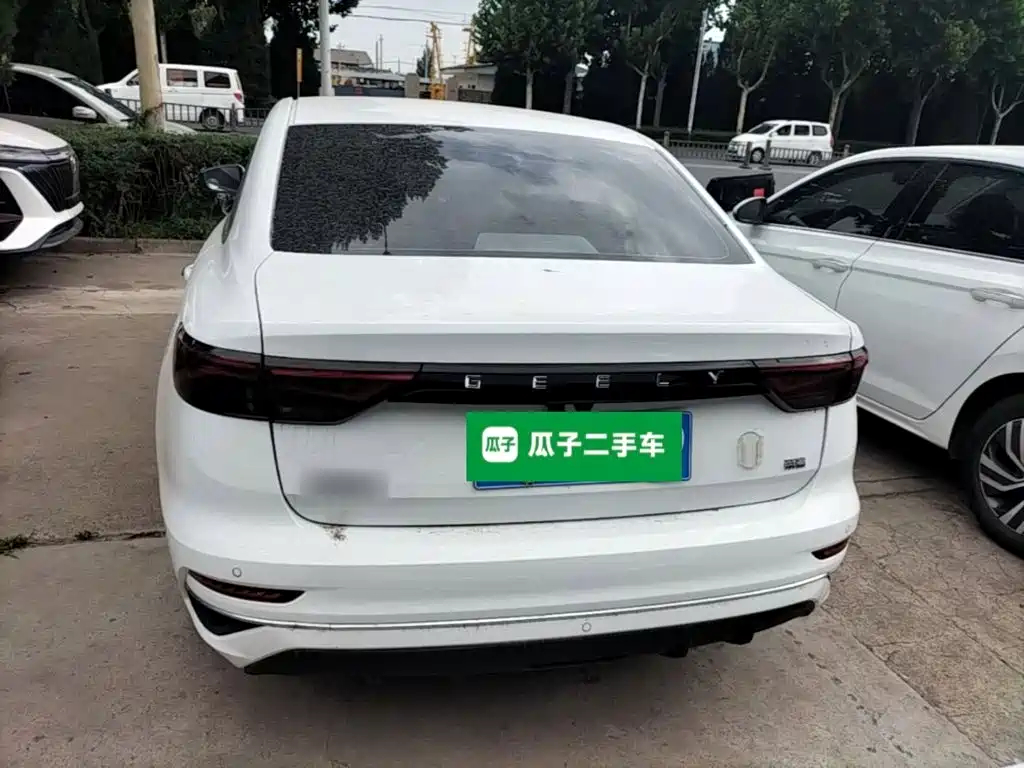 Geely Emgrand 2024