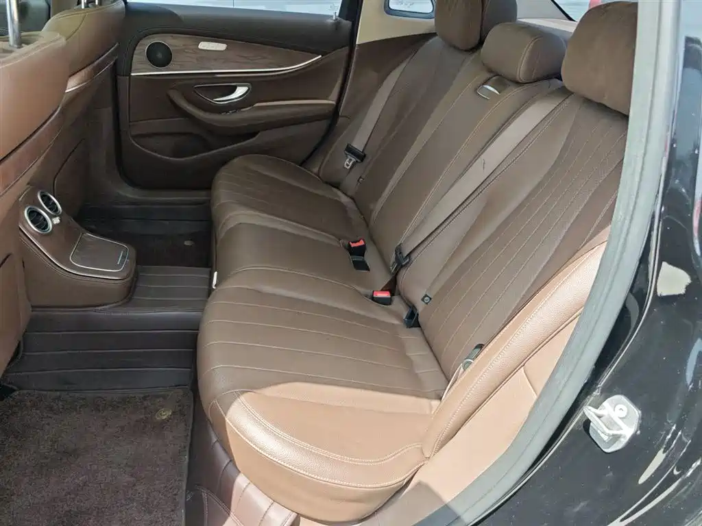 Mercedes-Benz E-Class 2023 — фото 13