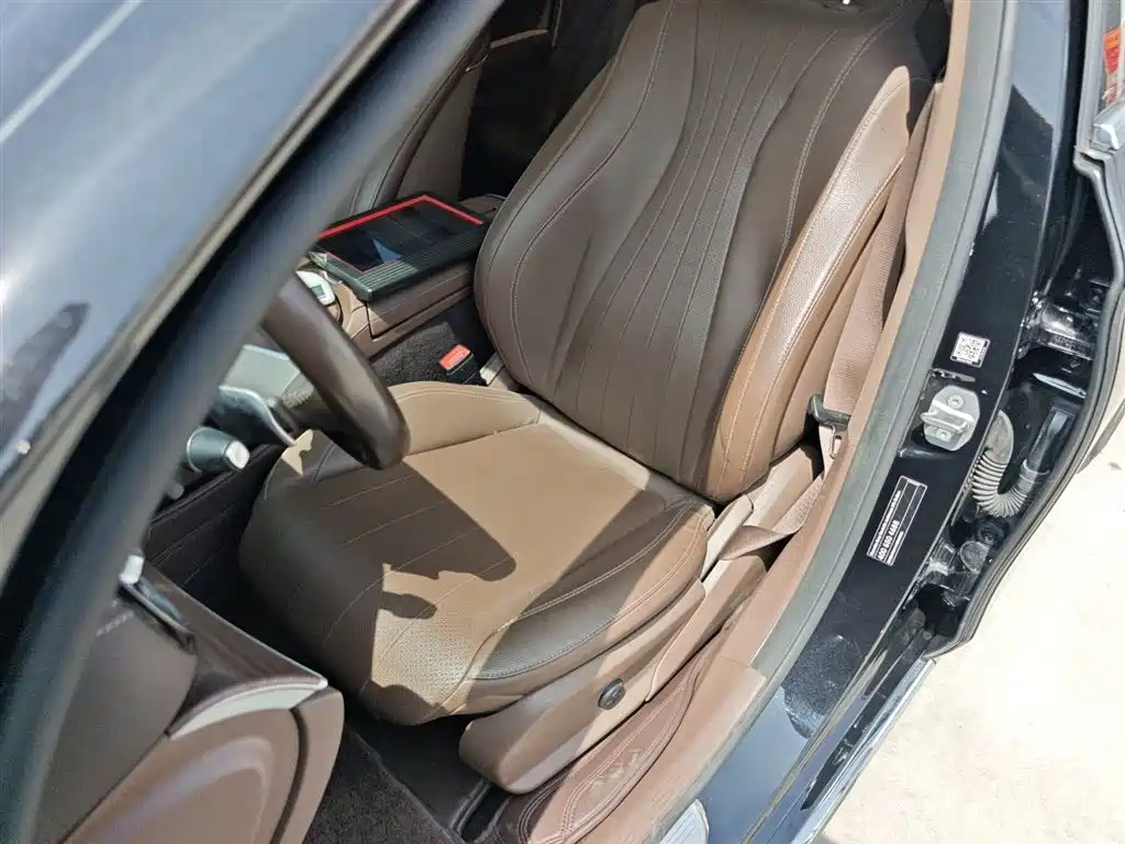 Mercedes-Benz E-Class 2023 — фото 11