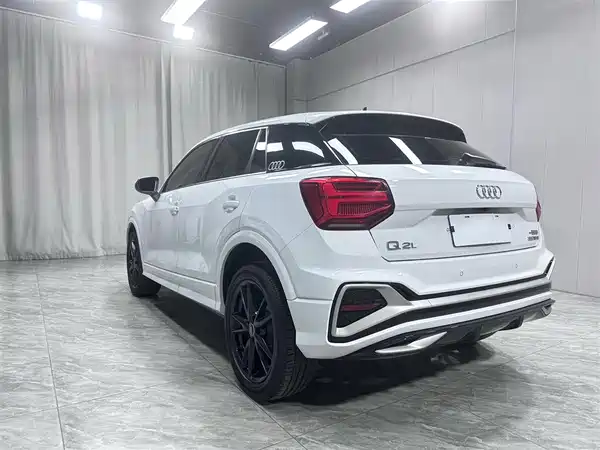 Audi Q2L 2023