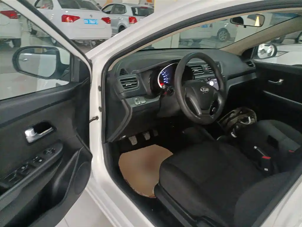 Kia K2 2015 — фото 16
