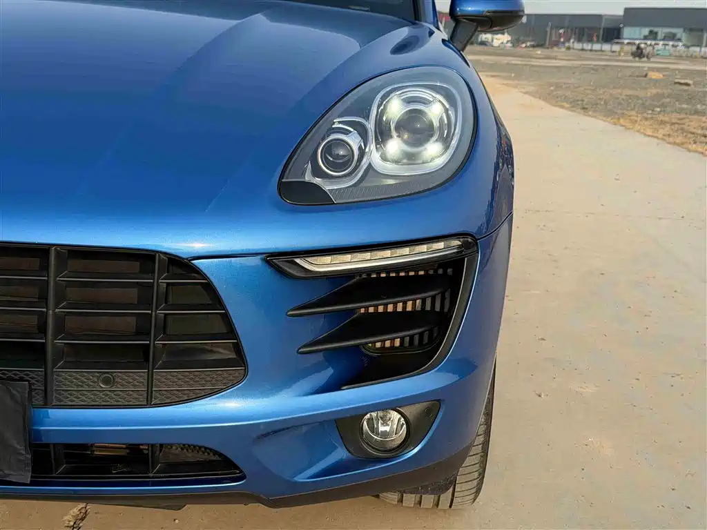 Porsche Macan 2017 — фото 14