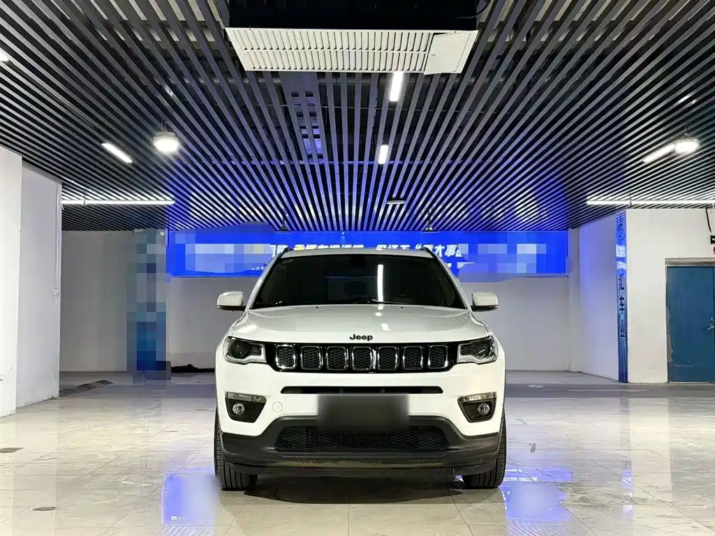 Jeep Compass 2018 — фото 9