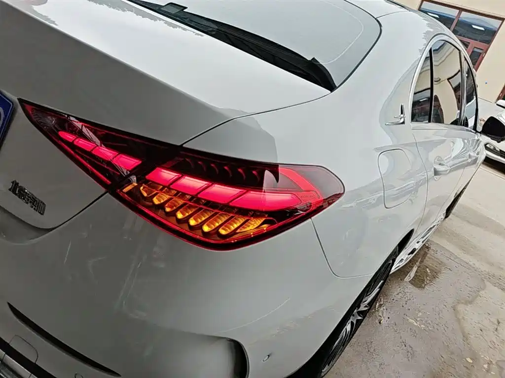 Mercedes-Benz C-Class 2023 — фото 8