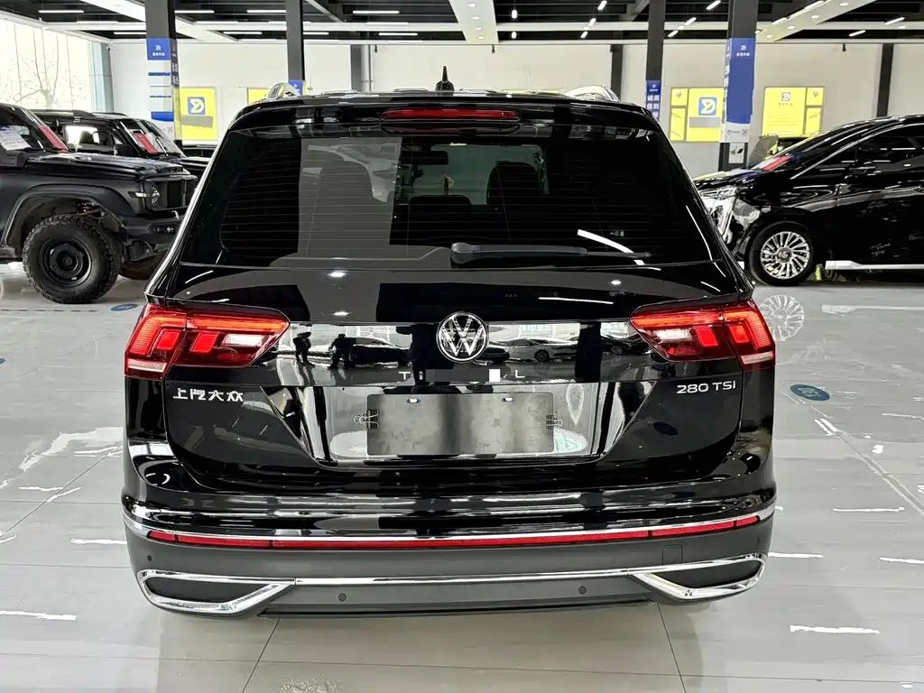 Volkswagen Tiguan L 2023 — фото 11