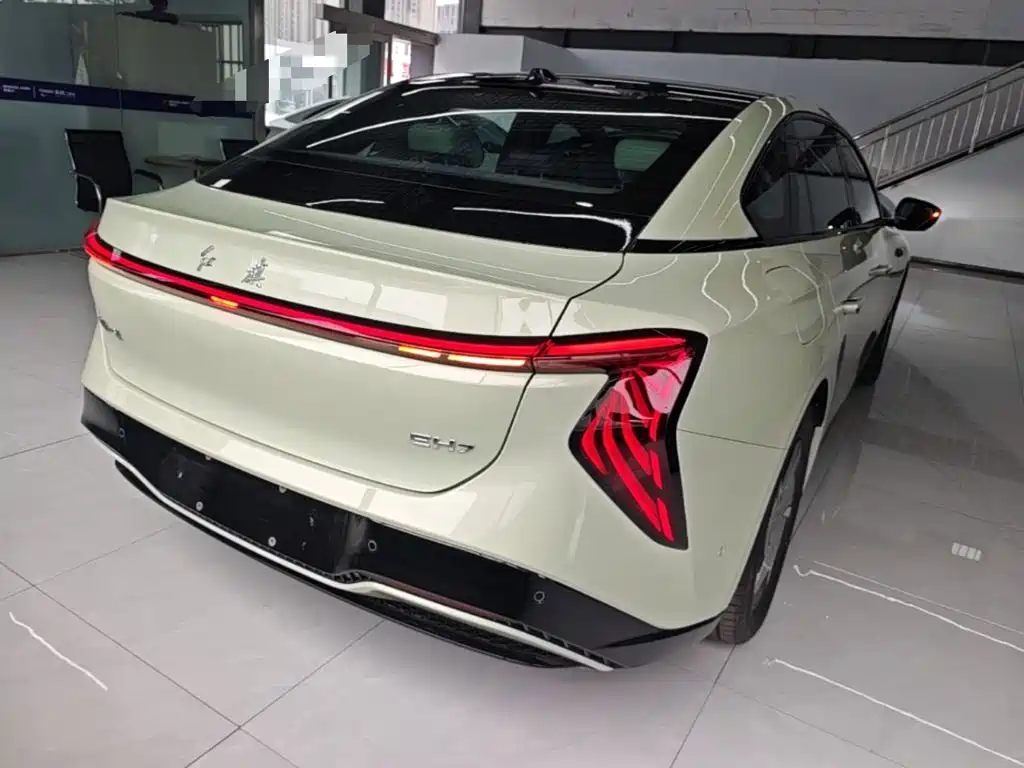 Hongqi EH7 2025