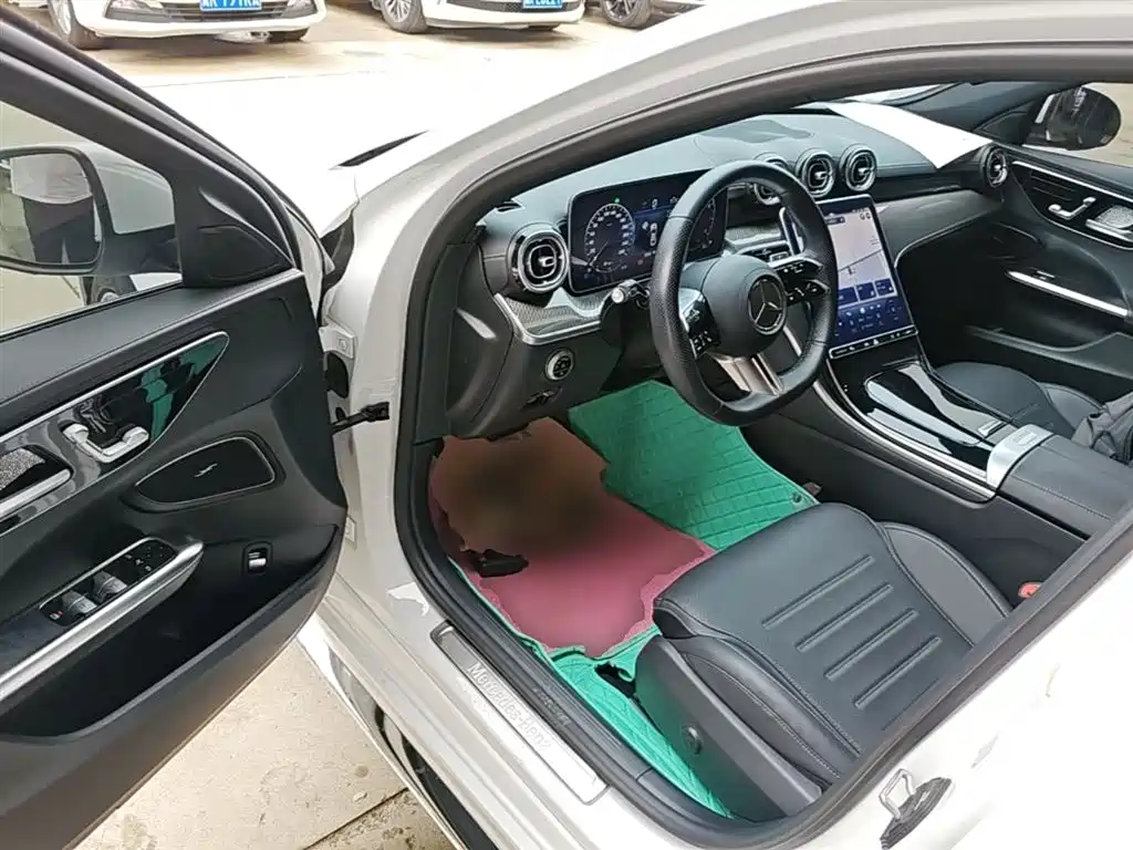 Mercedes-Benz C-Class 2023 — фото 16