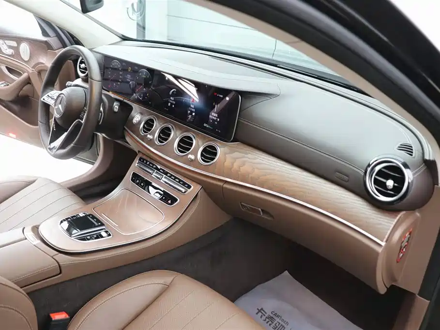 Mercedes-Benz E-Class 2023 — фото 22